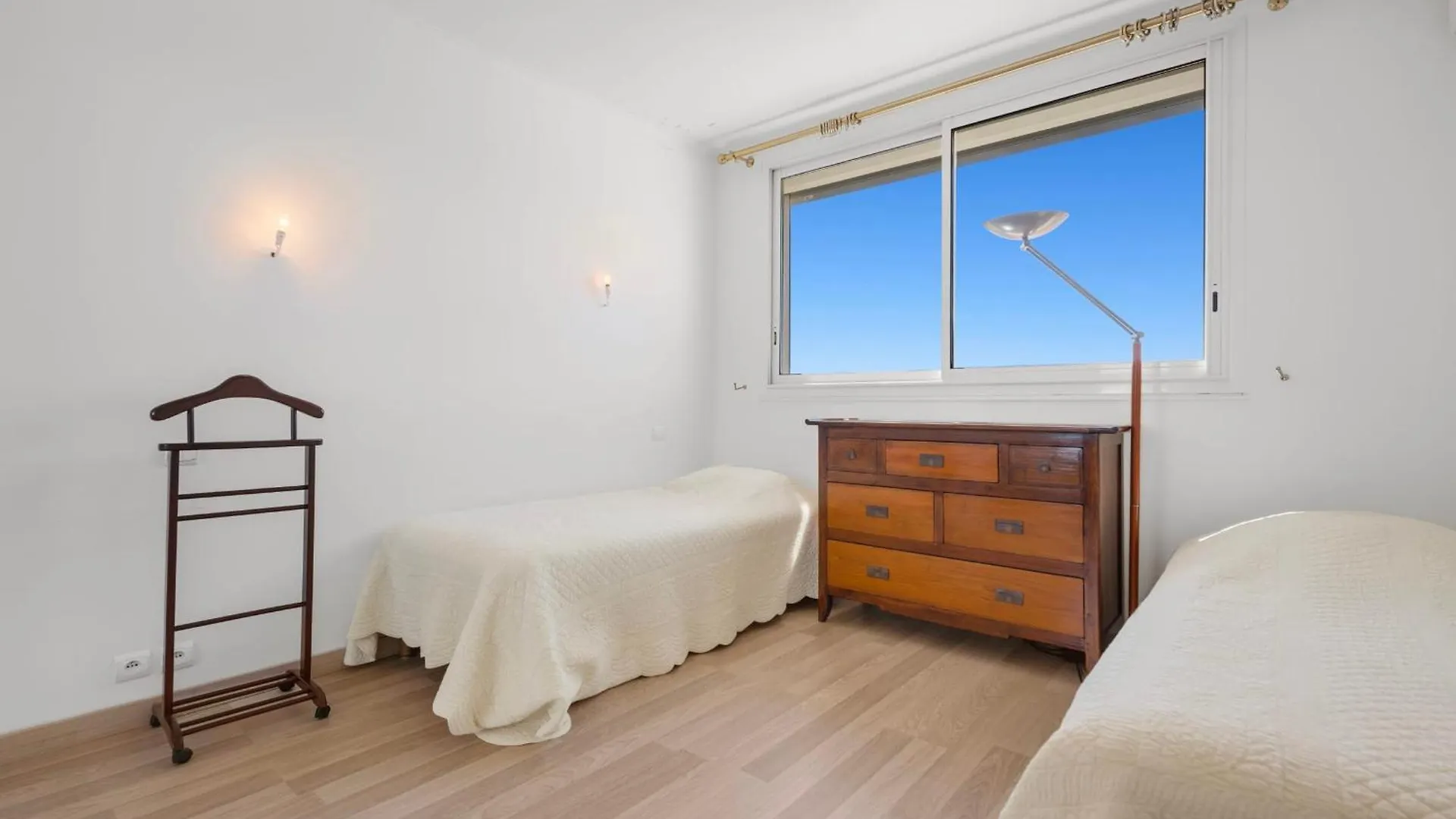Ref 1996 Cannes Croisette - Sea View Apartment For Rent