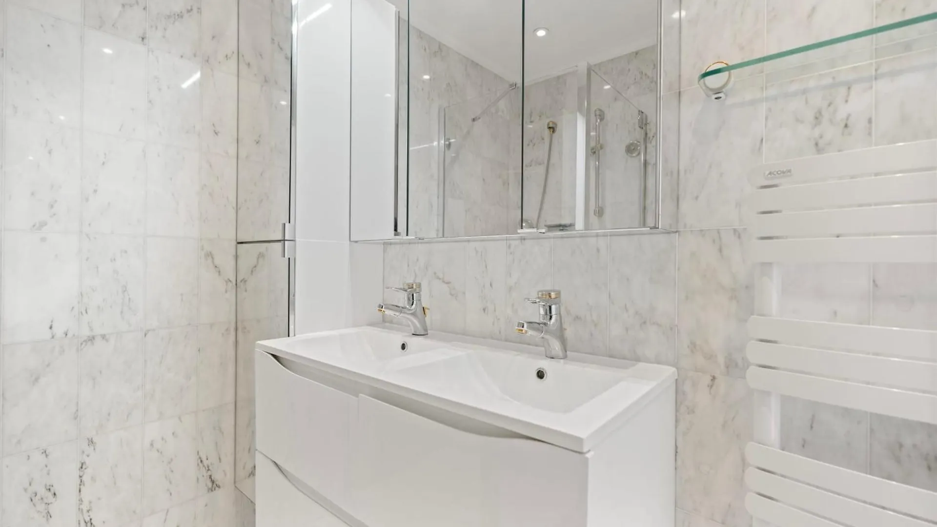 Ref 1996 Cannes Croisette - Sea View Apartment For Rent צרפת