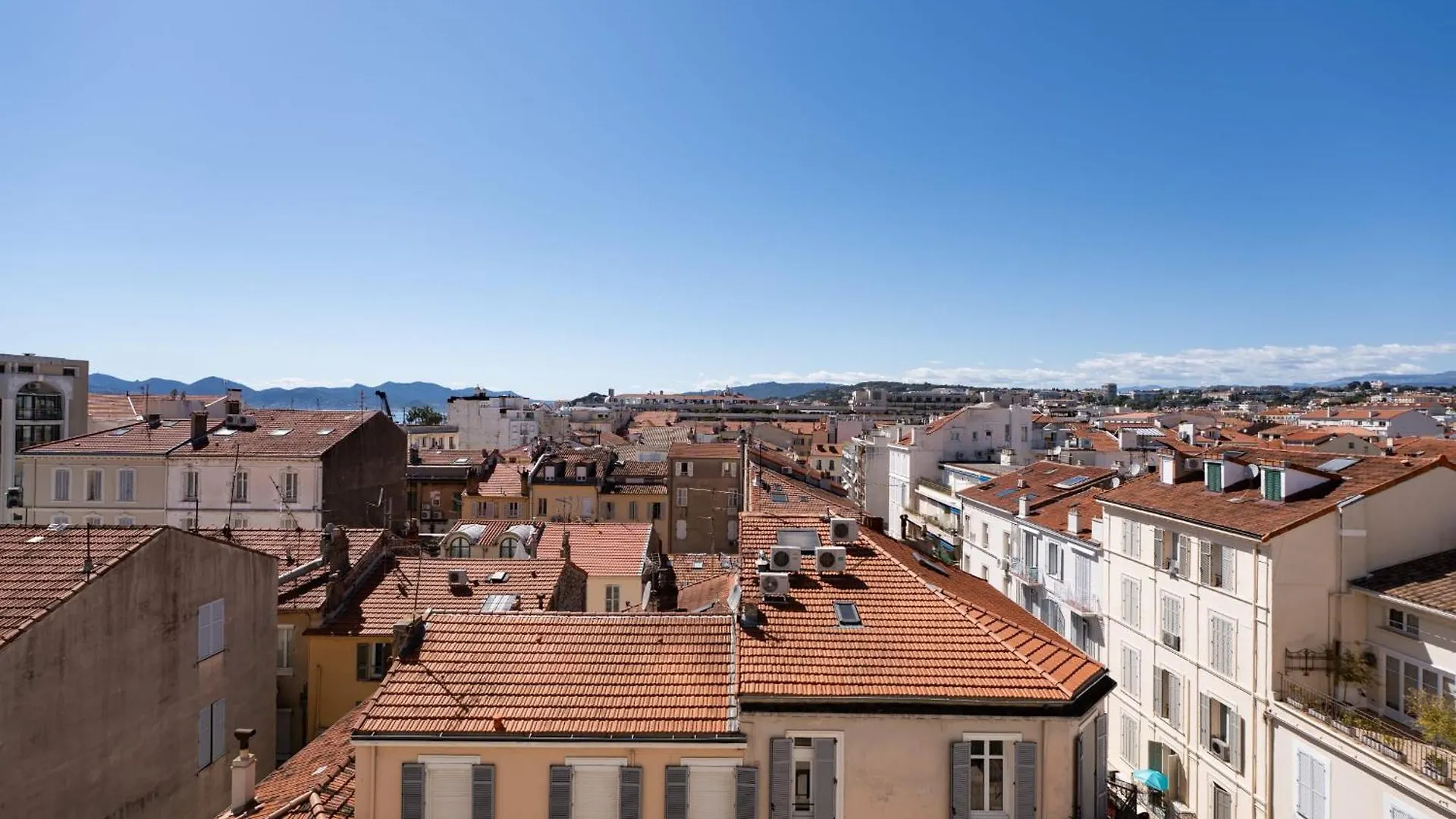 Ref 1996 Cannes Croisette - Sea View Apartment For Rent