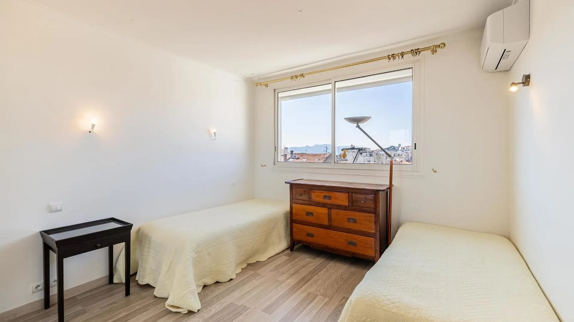 Ref 1996 Cannes Croisette - Sea View Apartment For Rent 0*,