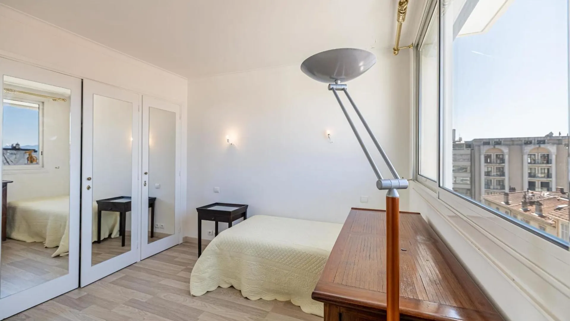 Ref 1996 Cannes Croisette - Sea View Apartment For Rent