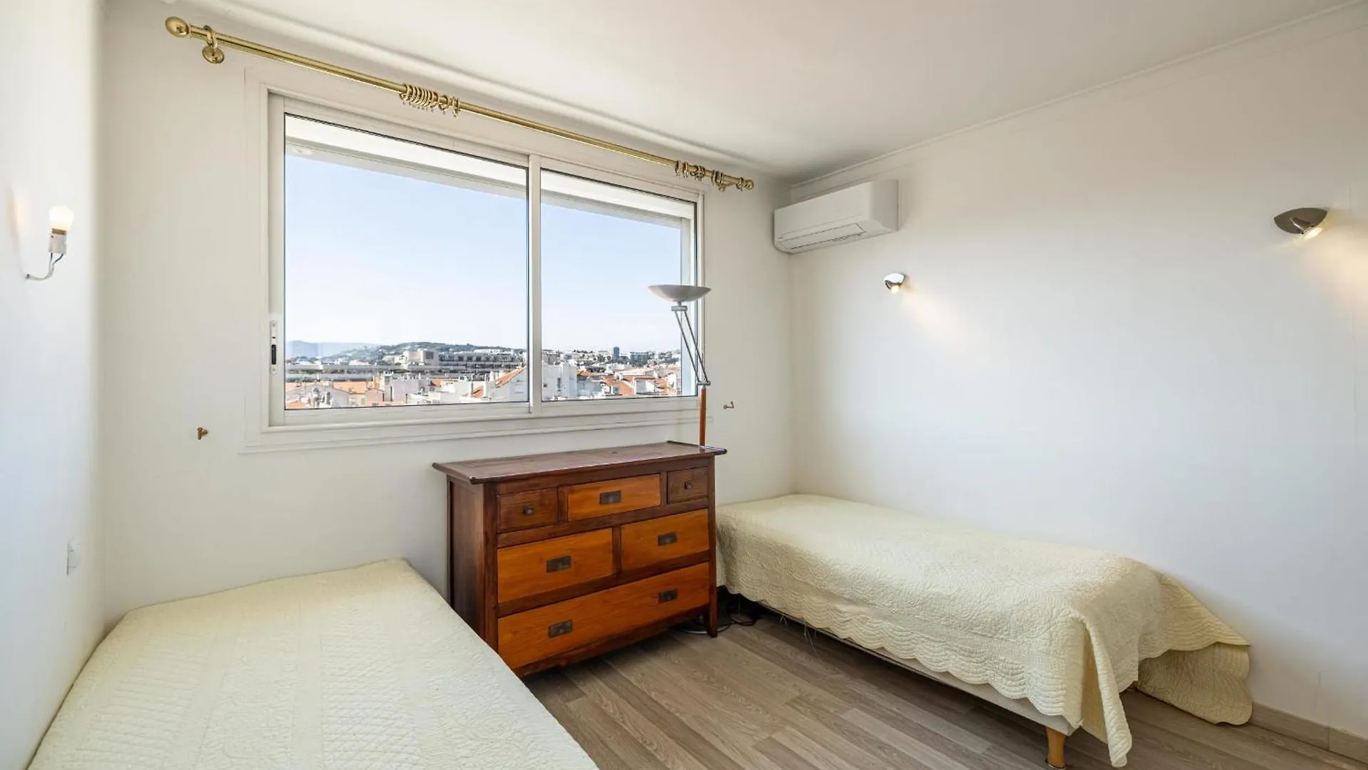 Ref 1996 Cannes Croisette - Sea View Apartment For Rent