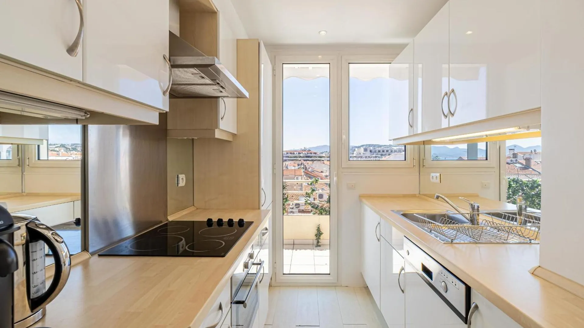 Ref 1996 Cannes Croisette - Sea View Apartment For Rent