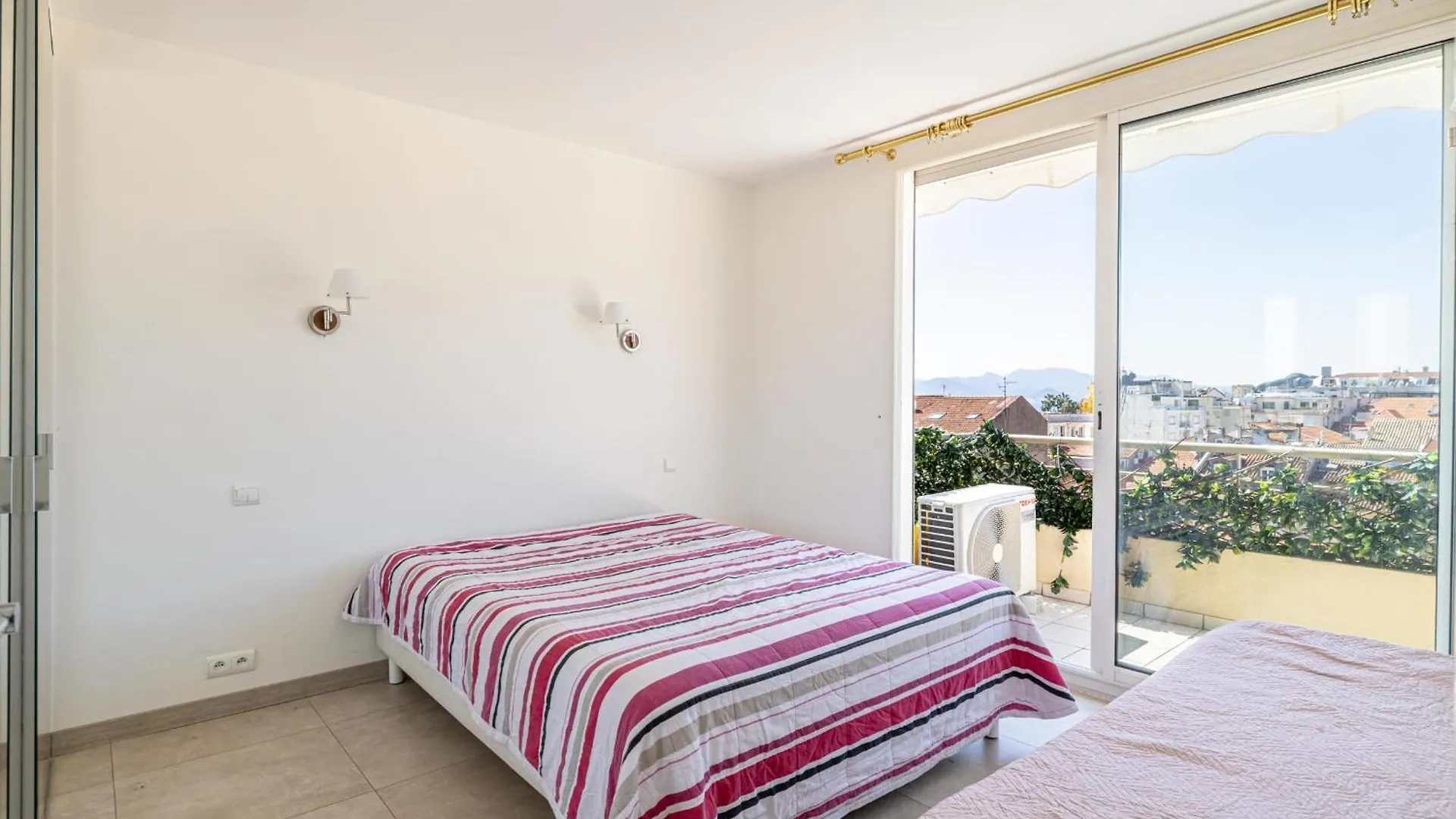 Ref 1996 Cannes Croisette - Sea View Apartment For Rent