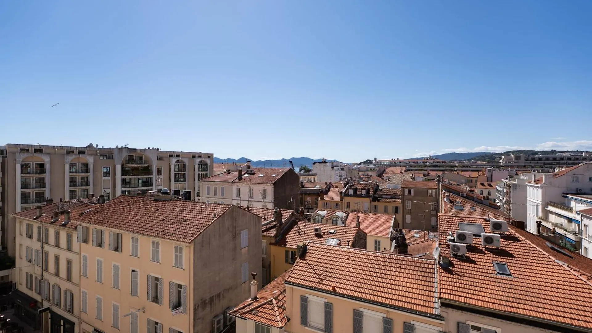 Ref 1996 Cannes Croisette - Sea View Apartment For Rent