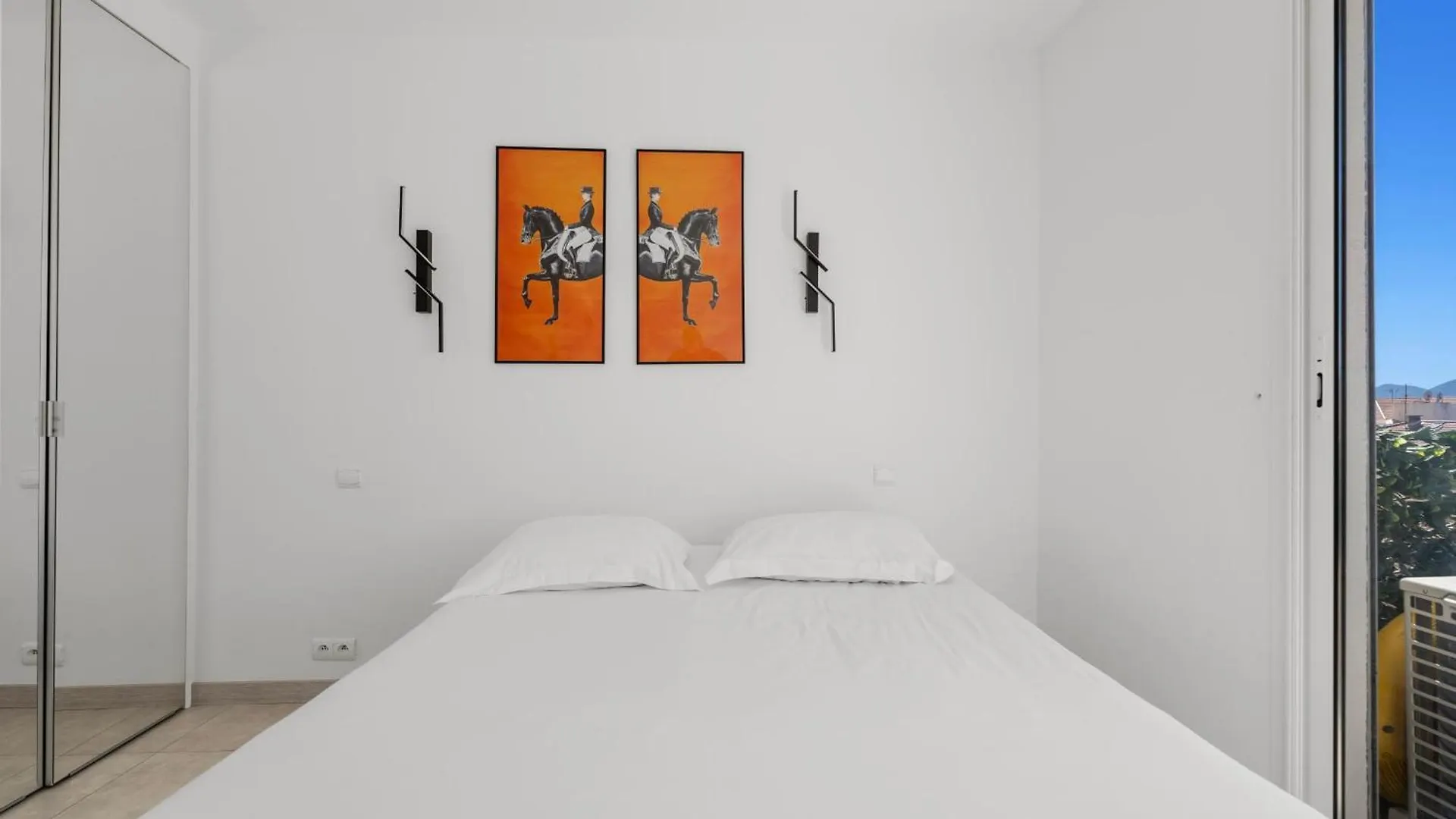 Ref 1996 Cannes Croisette - Sea View Apartment For Rent