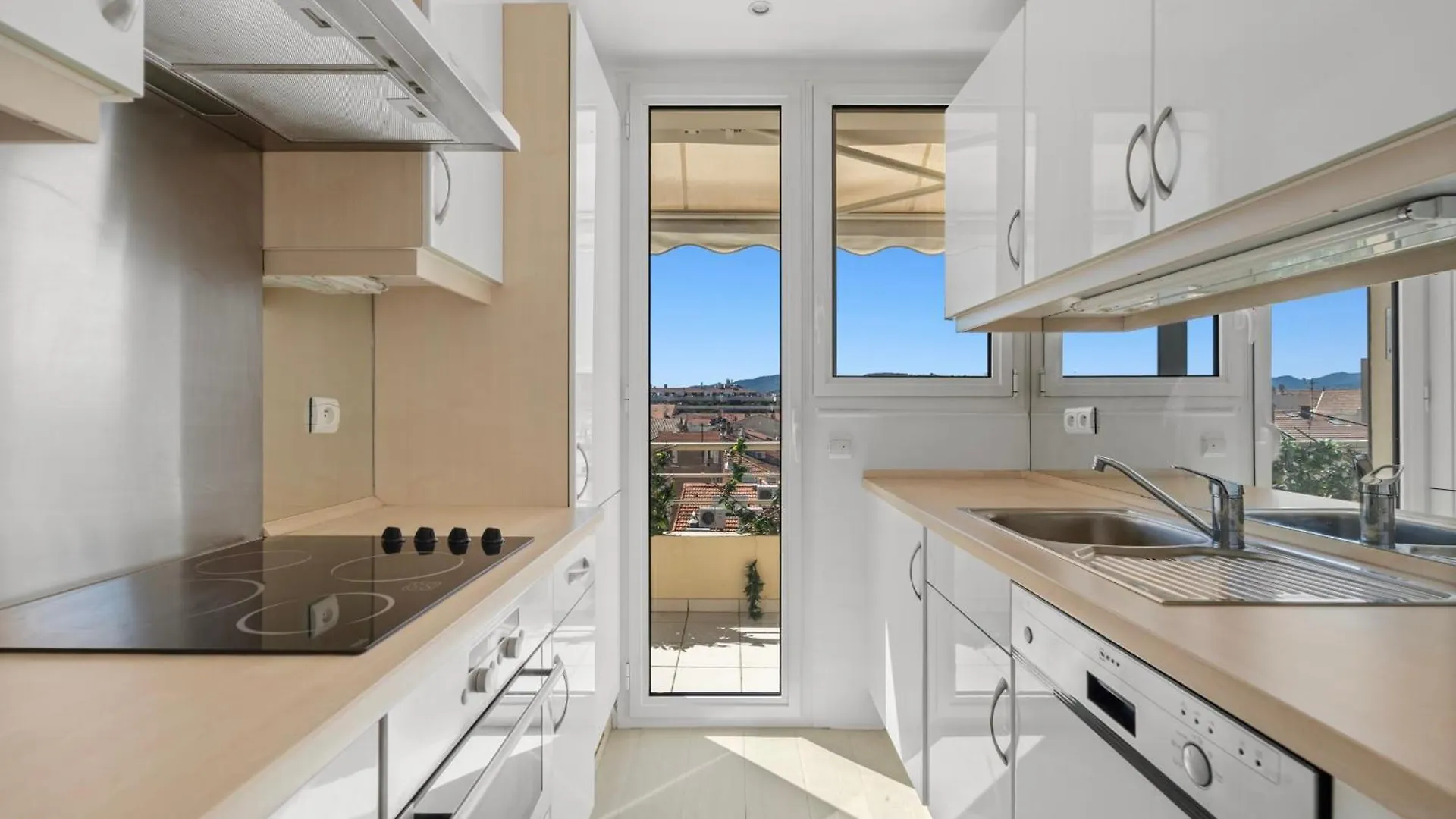Ref 1996 Cannes Croisette - Sea View Apartment For Rent